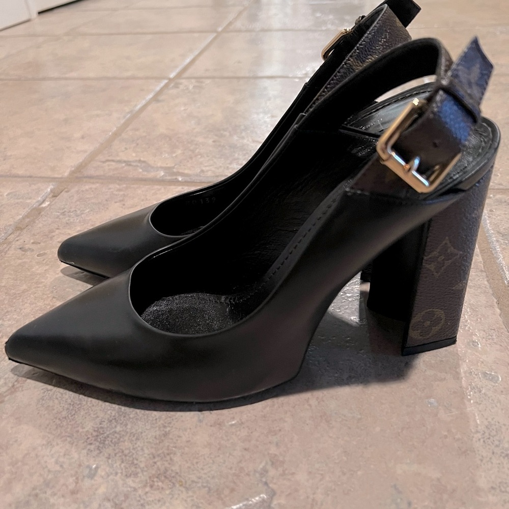 Louis Vuitton pump sling back